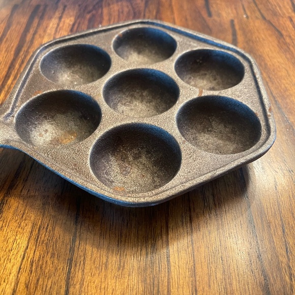 Vintage Cast Iron Escargot Pan - Picture 3 of 3